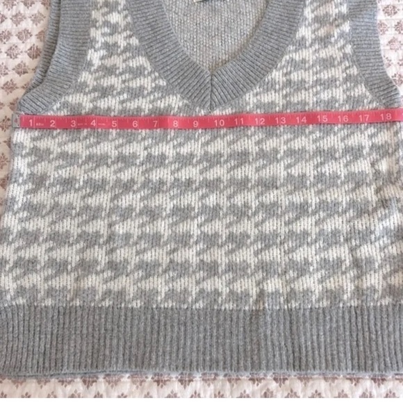 Abercrombie & Fitch V-Neck Sleeveless Sweater Vest Gray Houndstooth Size Small - Picture 7 of 12